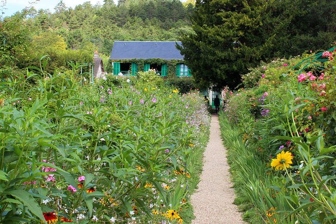 giverny-monets-house-versailles-palace-day-trip-from-paris