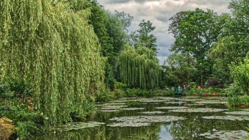 giverny-private-guided-walking-tour-with-monets-house