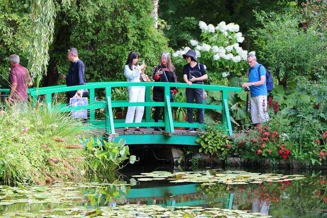 Giverny's House & Gardens plus Versailles Palace Day Trip with Lunch from Paris - Why This Tour Is Worth Considering