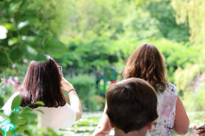 Giverny's House & Gardens plus Versailles Palace Day Trip with Lunch from Paris - Is This Tour Right for You?
