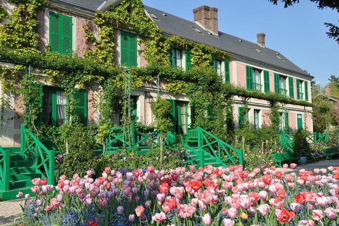 Giverny's House & Gardens plus Versailles Palace Day Trip with Lunch from Paris - FAQs