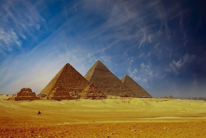 Giza Pyramids And Egyptian Museum Day Tour With Shopping - Discovering the Pyramids of Giza