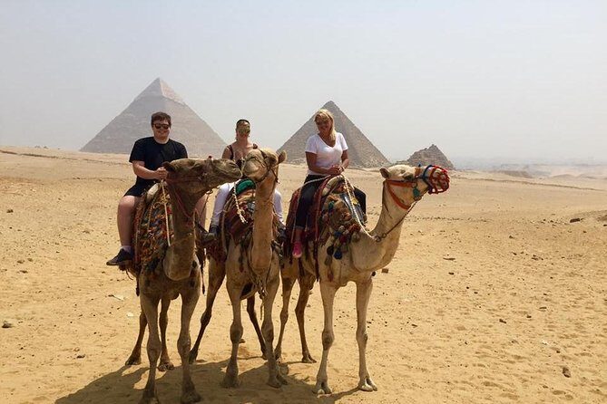 Giza Pyramids and Sphinx: Guided Day Tour from Cairo - Discovering the Giza Pyramids and Sphinx