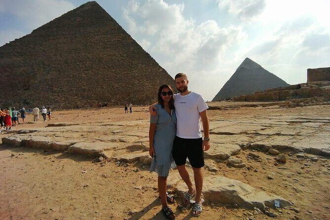 Giza Pyramids ,Egyptian Museum Camel Ride and Lunch With Private Tour - Exploring the Giza Pyramids and Sphinx