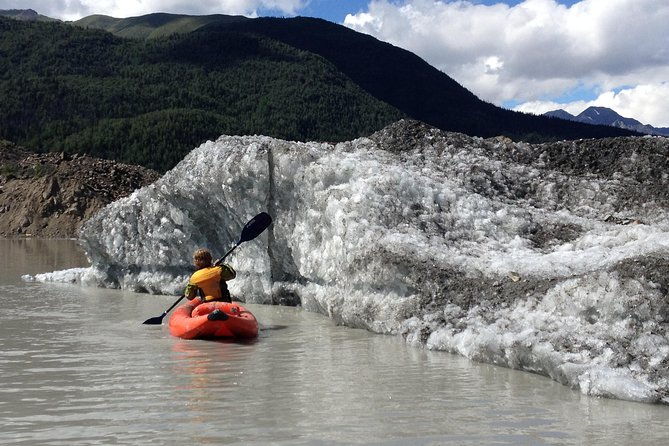 glacial-lake-inflatable-kayak-tour