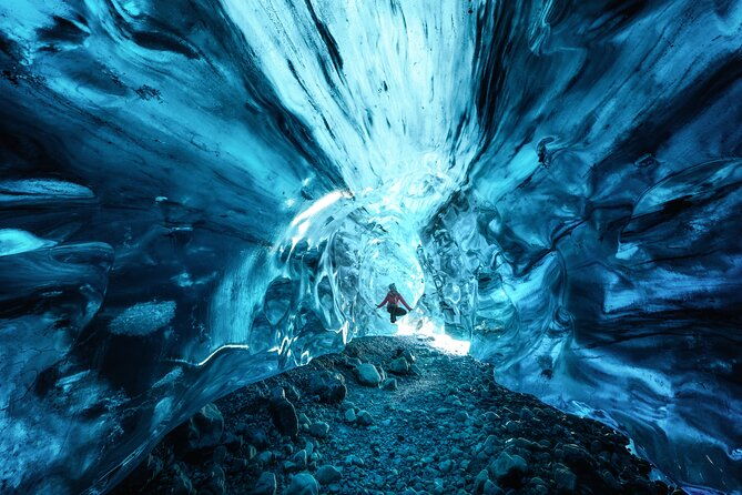 glacier-and-ice-cave-private-photoshoot-15-shot-photo-package-2