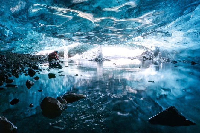 glacier-and-ice-cave-private-photoshoot-15-shot-photo-package-2