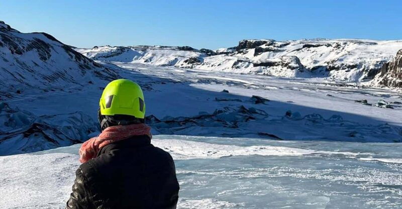 glacier-hike-experience-on-solheimajokull-meet-on-location-2