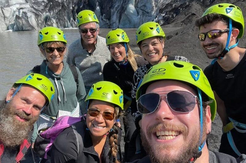 glacier-hike-experience-on-solheimajokull-meet-on-location-2