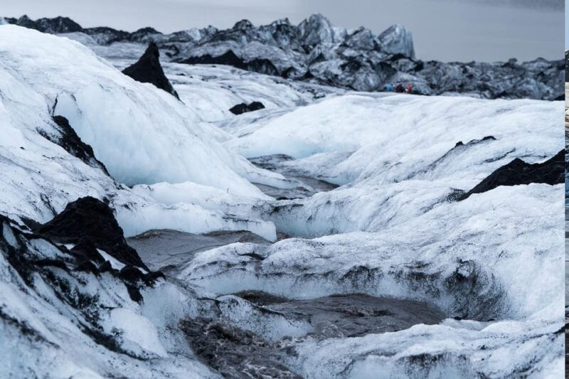 glacier-hike-experience-on-solheimajokull-meet-on-location-2
