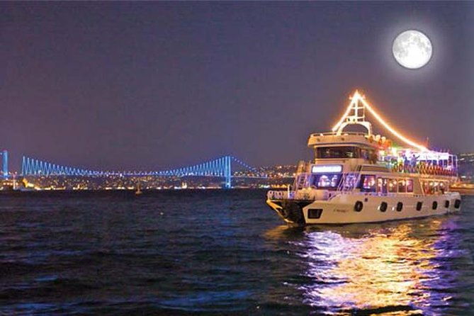 glamorous-bosphorus-istanbul-dinner-cruise-stage-front-table