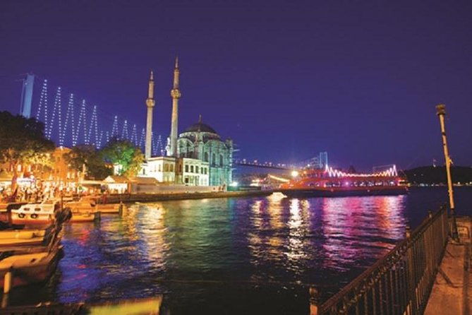 glamorous-bosphorus-istanbul-dinner-cruise-stage-front-table