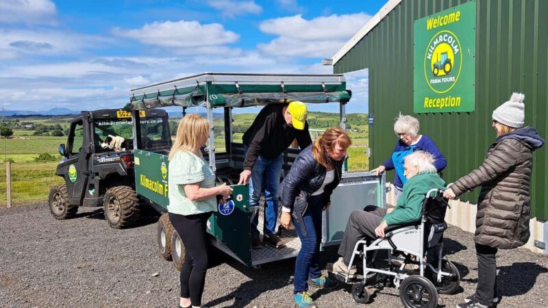 Glasgow: Highland Cow Trailer Tour with home baking - FAQ