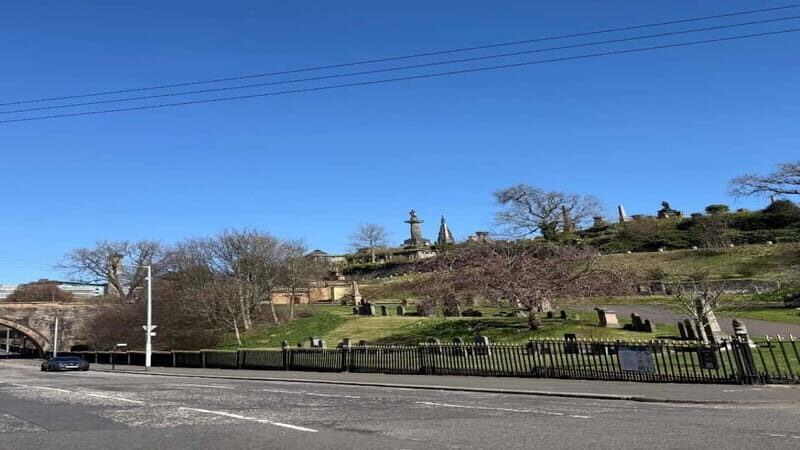 Glasgow Necropolis: Private Tour with Local Guide - Key Points