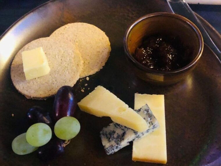 glasgow-whisky-flight-and-scottish-cheeseboard