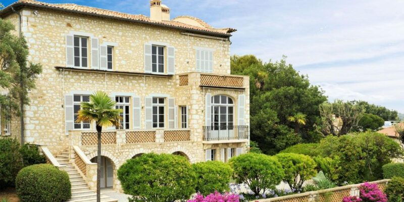 glass-blowers-art-galleries-and-medieval-villages