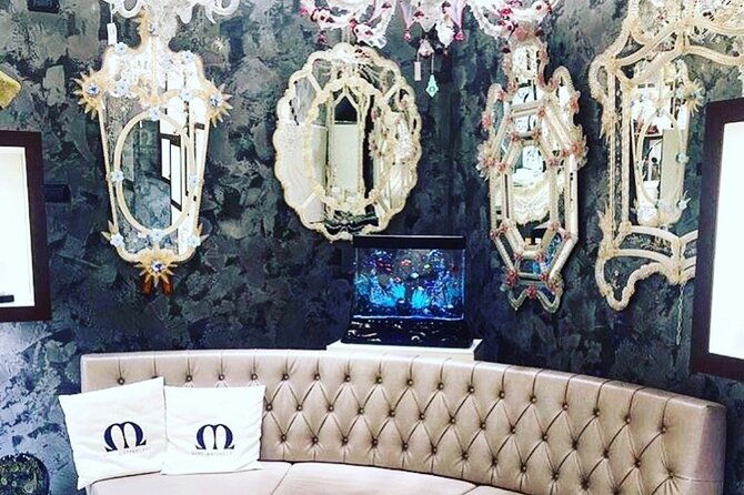 glass-blowing-live-demo-showroom-visit-and-artistic-glass-gift-2