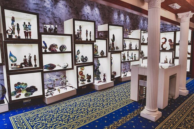 glass-blowing-live-demo-showroom-visit-and-artistic-glass-gift-3