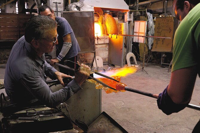 glass-blowing-live-demo-showroom-visit-and-artistic-glass-gift-4