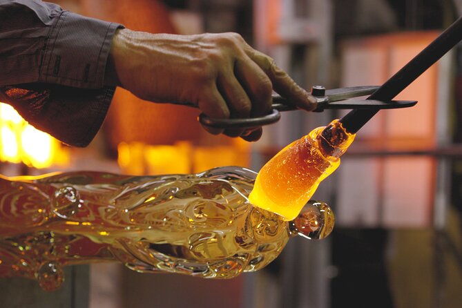 glass-blowing-live-demo-showroom-visit-and-artistic-glass-gift