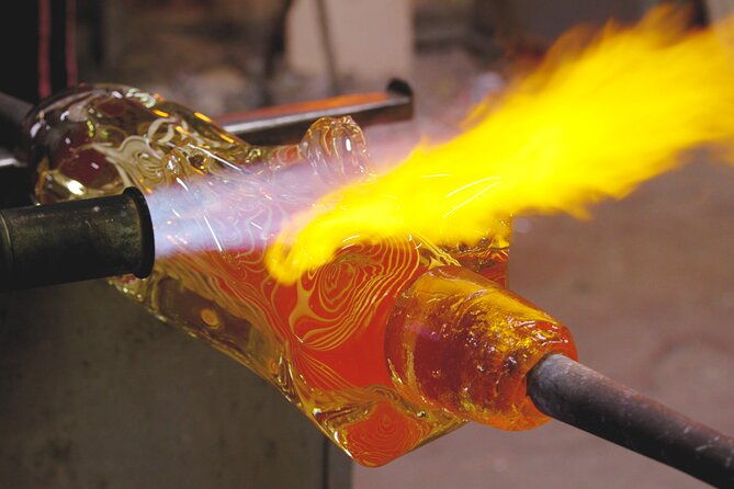 glass-blowing-live-demo-showroom-visit-and-artistic-glass-gift