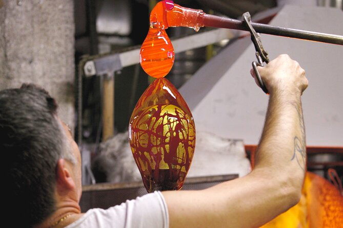 glass-blowing-live-demo-showroom-visit-and-artistic-glass-gift