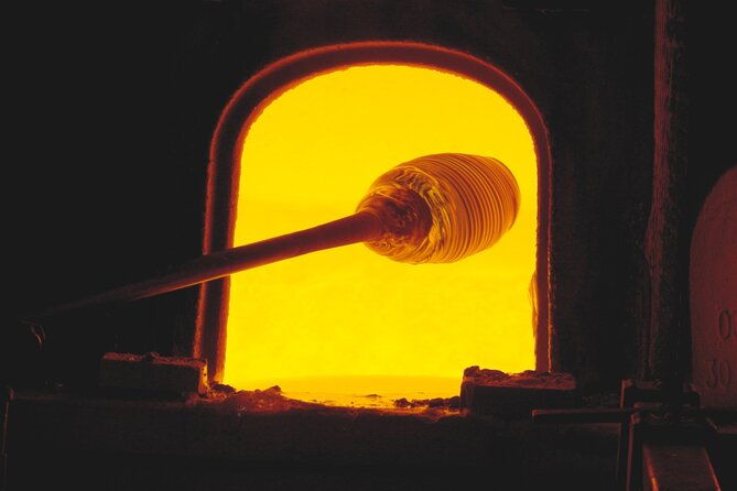 glass-blowing-live-demo-showroom-visit-and-artistic-glass-gift