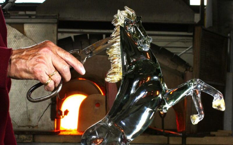 glass-blowing-show-visit-murano-glass-factory-showroom-omg