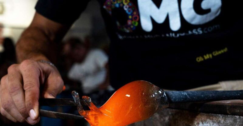 glass-blowing-show-visit-murano-glass-factory-showroom-omg