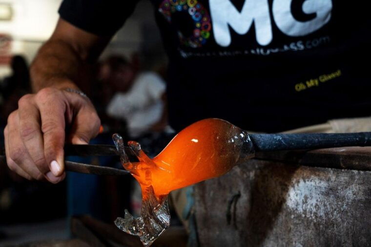 glass-blowing-show-visit-murano-glass-factory-showroom-omg