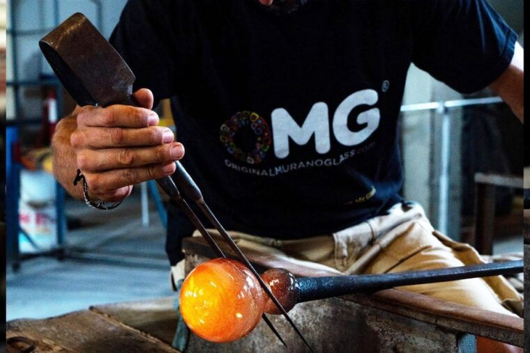 glass-blowing-show-visit-murano-glass-factory-showroom-omg