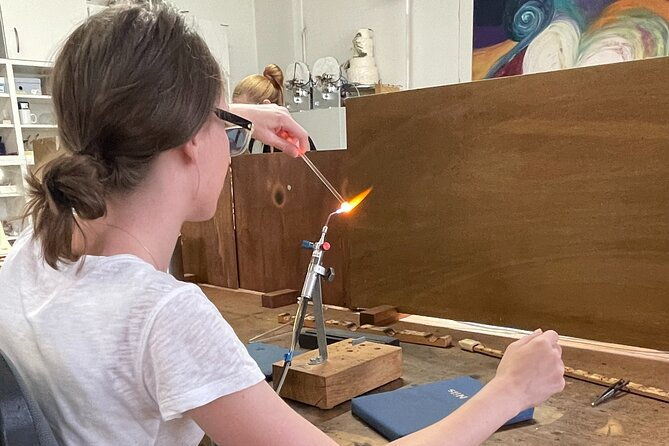 glass-blowing-workshop-relaxation-through-concentration