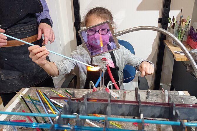 glass-melting-and-shaping-with-flame-with-the-senior-glass-master