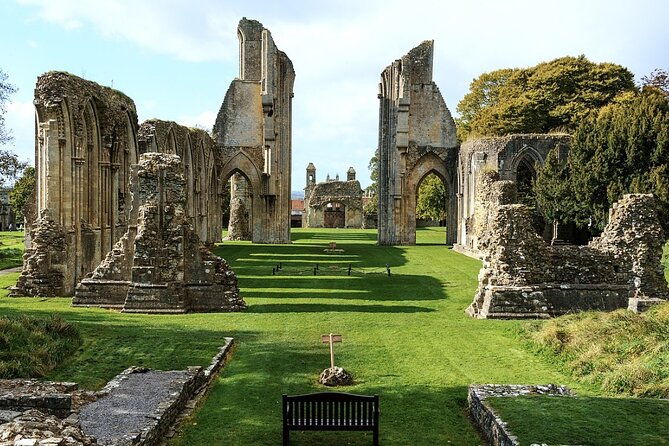 glastonbury-wells-cathedral-cheddar-gorge-day-trip-from-bath