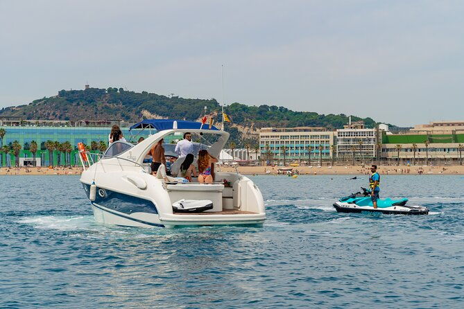 gobbi-yacht-rental-in-barcelona-9-pax-2-4-8hs
