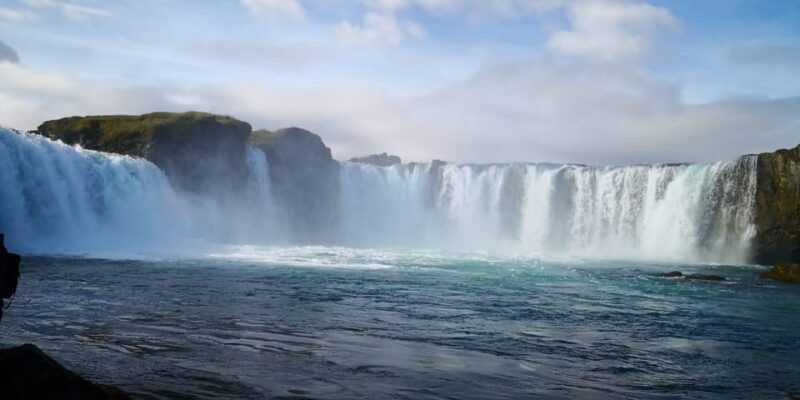 godafoss-express-classy-round-trip-multiple-drop-off-choice