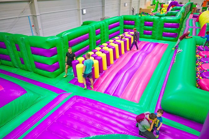 gojump-megapark-krakow-sikorki-1h-ticket-goair-inflatable-park-2