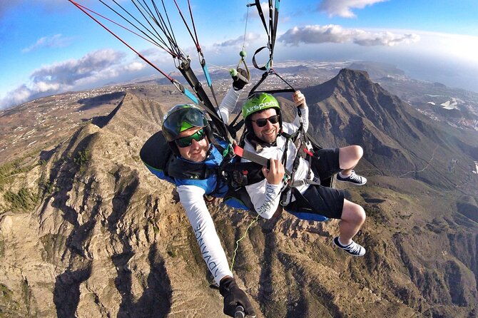 gold-paragliding-flight-including-videos-photos-t-shirt-and-a-bottle-of-cava
