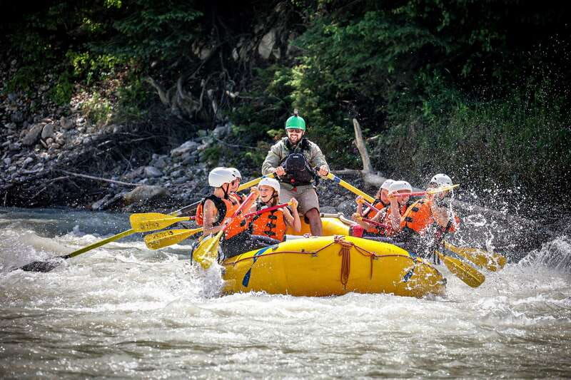 golden-bc-kicking-horse-river-family-rafting-with-lunch