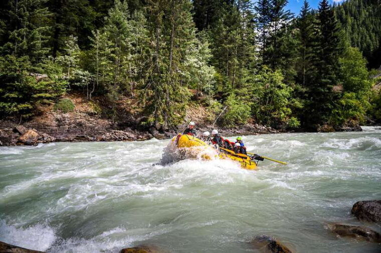 golden-bc-kicking-horse-river-whitewater-raft-experience