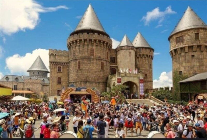 golden-bridge-ba-na-hills-luxury-group-from-hoi-an-da-nang