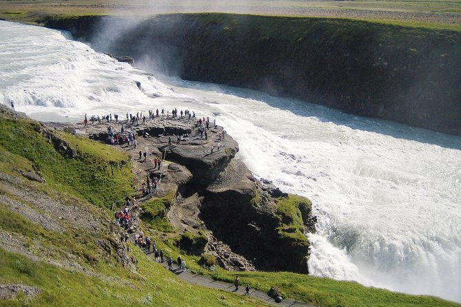 golden-circle-7-hours-bus-tour-from-reykjavik