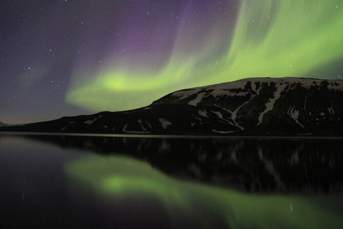 golden-circle-glacier-northern-lights-midnight-sun-guided-private-tour