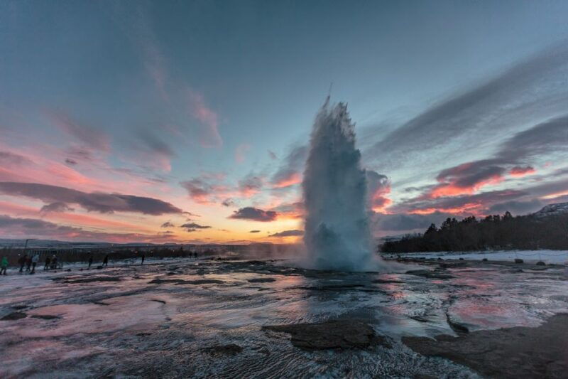 golden-circle-northern-lights-winter-small-group-tour