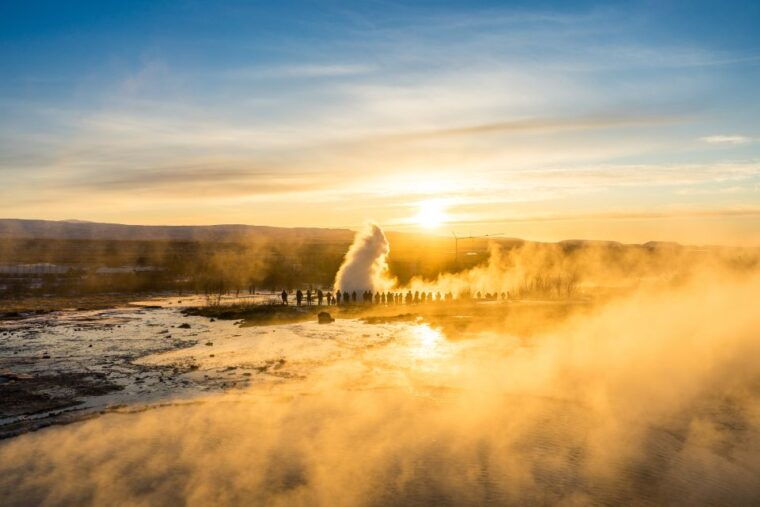 golden-circle-northern-lights-winter-small-group-tour