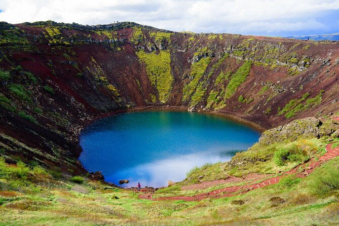 golden-circle-of-iceland-small-group-russian-speaking-guide