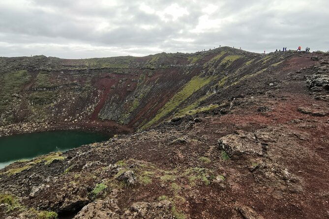 golden-circle-of-iceland-small-group-russian-speaking-guide