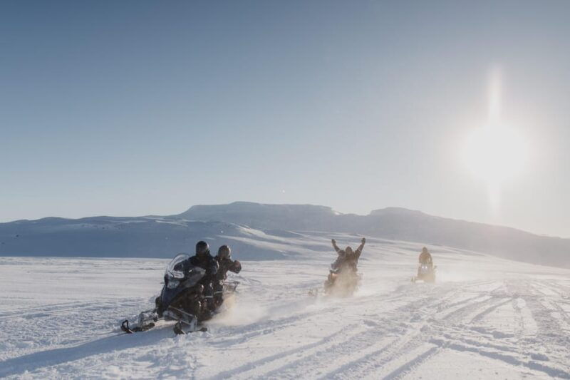 golden-circle-super-jeep-snowmobiling-tour-pick-up-0830