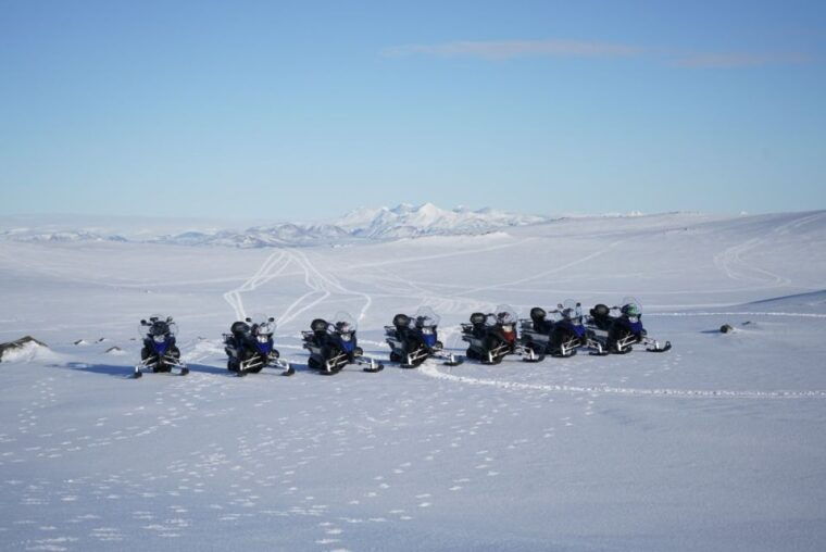 golden-circle-super-jeep-snowmobiling-tour-pick-up-0830