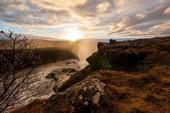 golden-circle-volcano-crater-and-blue-lagoon-small-group-tour
